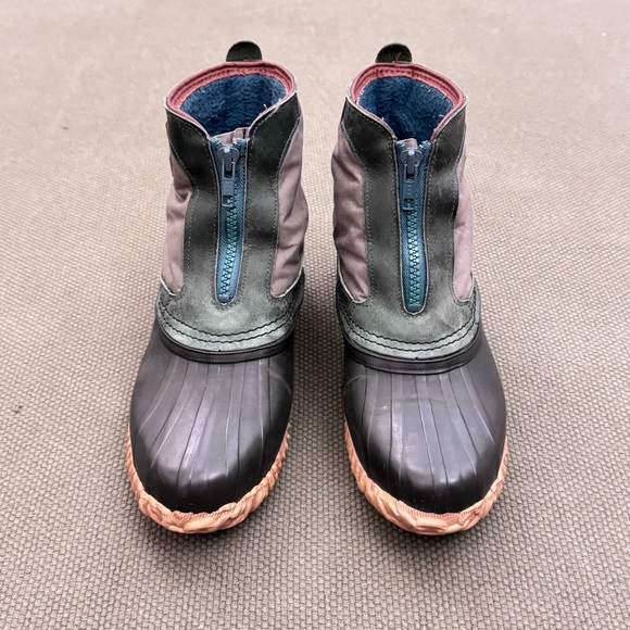 Vintage Sorel Front Zip Fleece Lined Boots - Picture 2 of 12